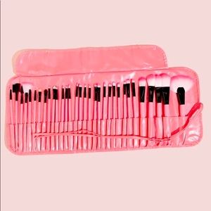 Brand New 24-Piece Professional Makeup Brush Set